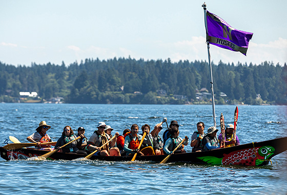 UW students paddling in canoe in the Puget Sound and landing at Suquamish